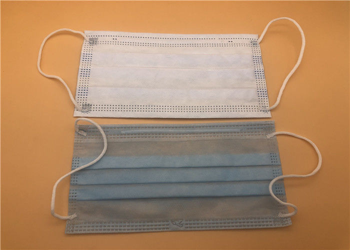 3 jetables bleus manient le masque habilement jetable médical respirant pour le soin personnel
